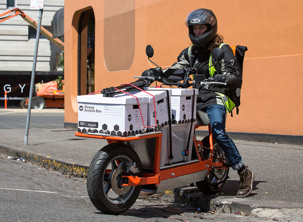 Innovatively cargo e-bike with carrying loads weighing up to 150 kg